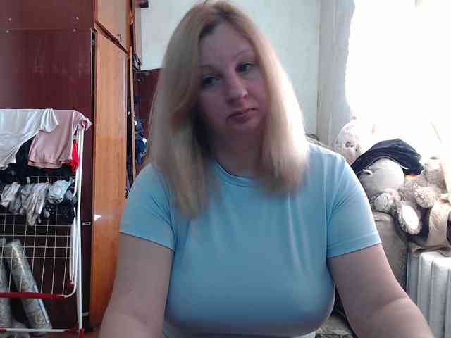 BustyBlondy webcam