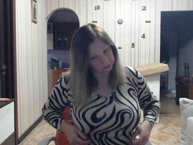 BustyBlondy