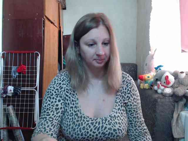 BustyBlondy webcam