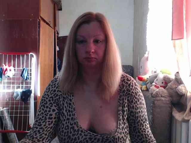 BustyBlondy