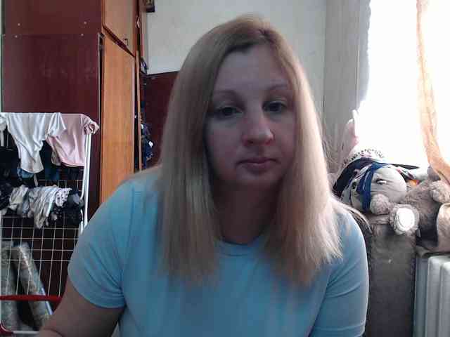 BustyBlondy webcam