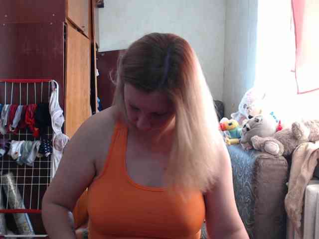 BustyBlondy webcam