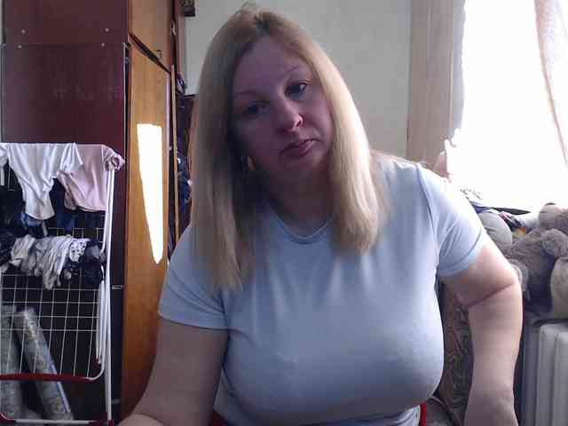 BustyBlondy webcam