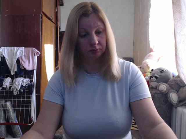 BustyBlondy webcam