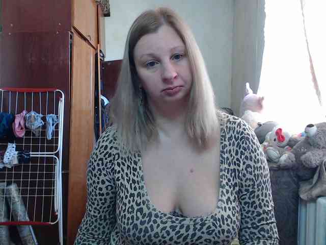 BustyBlondy webcam