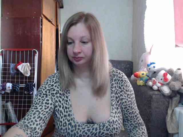 BustyBlondy webcam