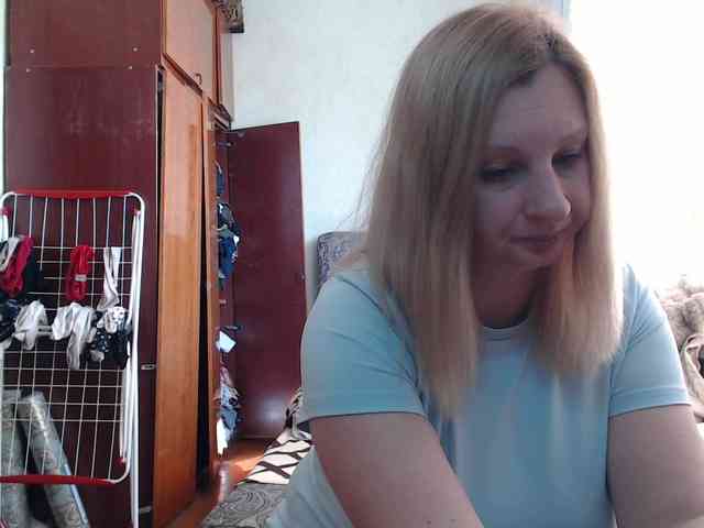 BustyBlondy webcam