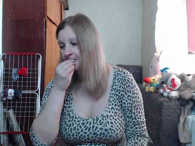 BustyBlondy webcam