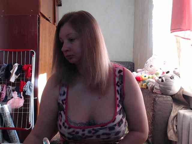 BustyBlondy webcam