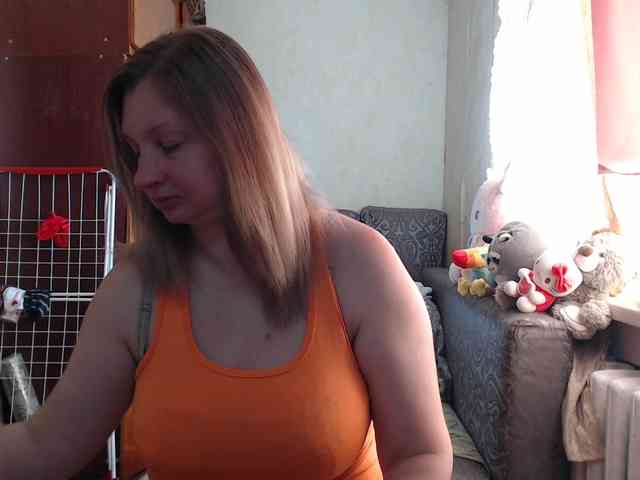 BustyBlondy webcam