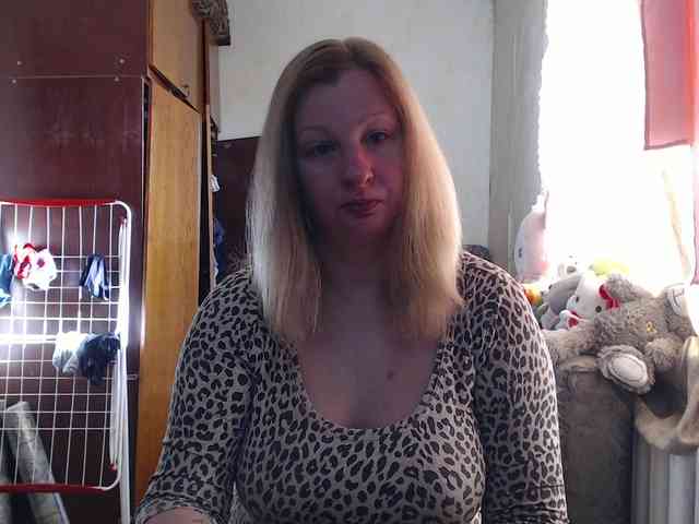BustyBlondy
