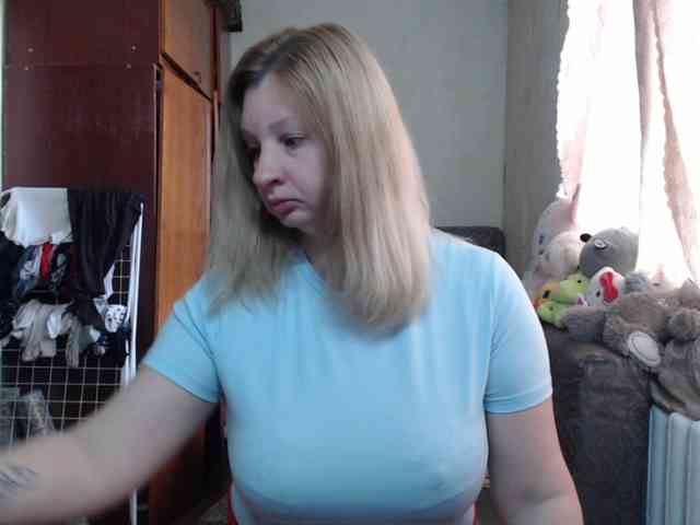 BustyBlondy webcam