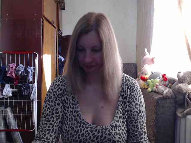 BustyBlondy webcam