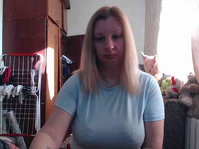 BustyBlondy webcam