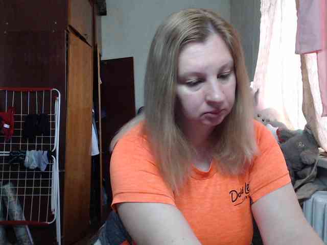 BustyBlondy webcam