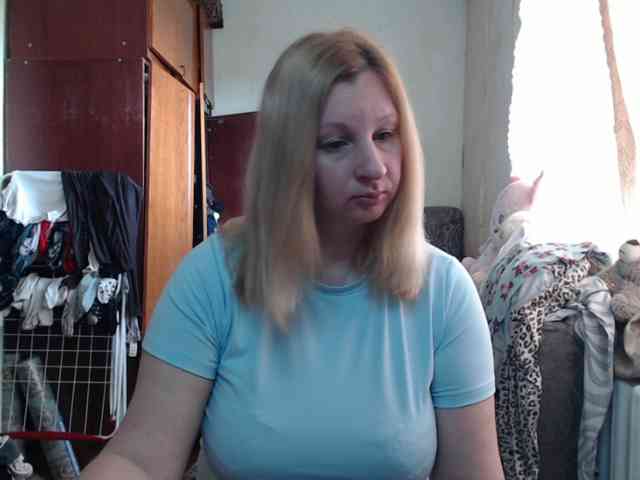 BustyBlondy webcam