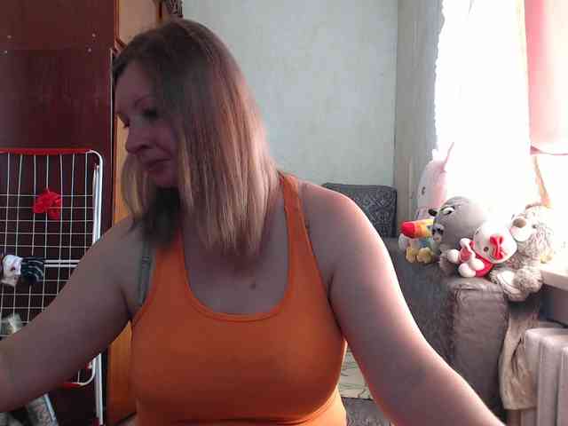 BustyBlondy webcam