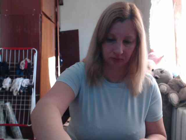 BustyBlondy webcam