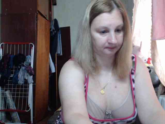 BustyBlondy webcam