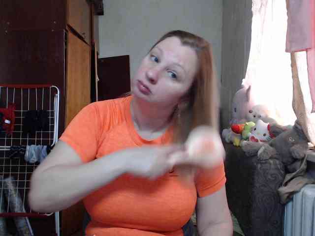 BustyBlondy webcam
