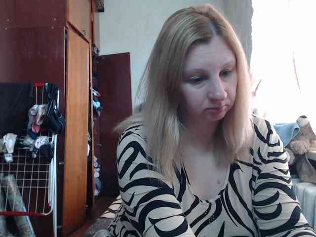 BustyBlondy webcam