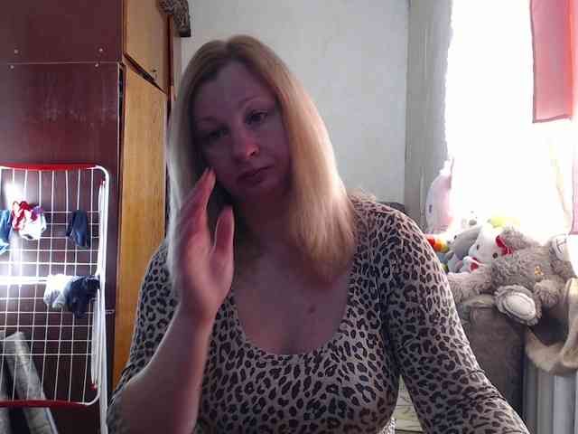 BustyBlondy webcam