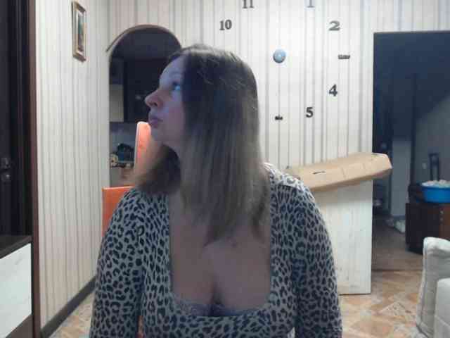 BustyBlondy webcam