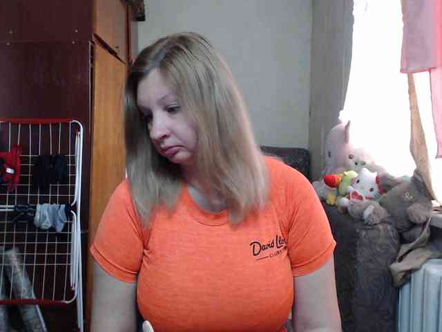 BustyBlondy webcam