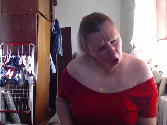 BustyBlondy webcam