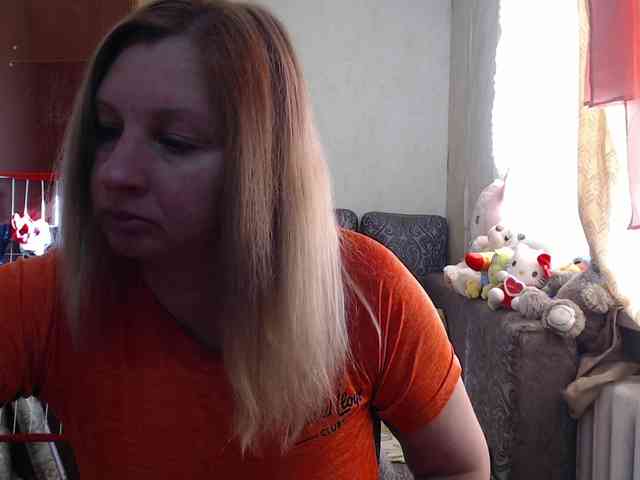 BustyBlondy webcam