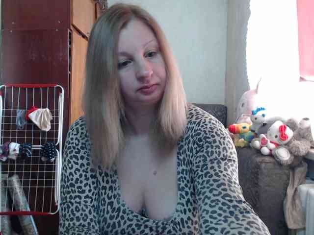 BustyBlondy webcam