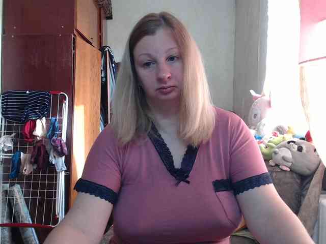 BustyBlondy webcam