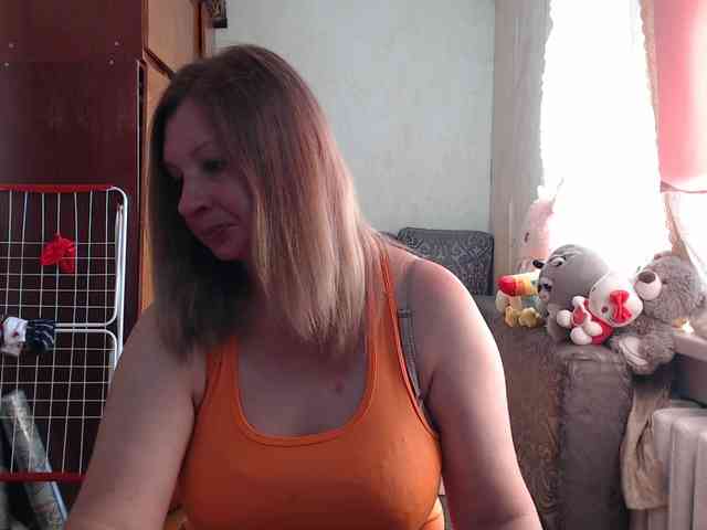 BustyBlondy webcam