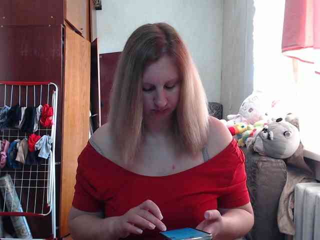 BustyBlondy webcam