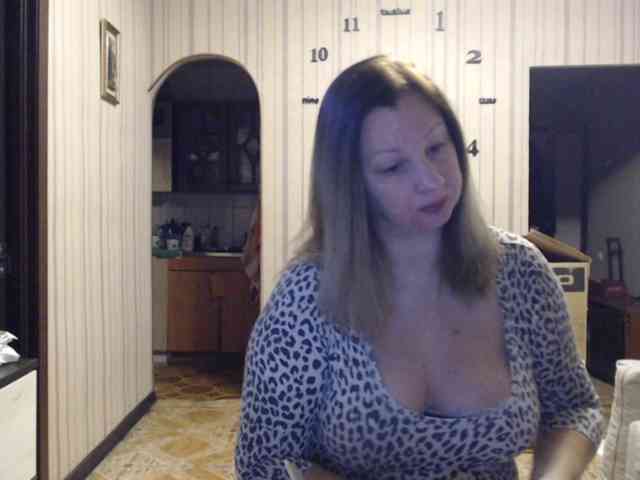 BustyBlondy
