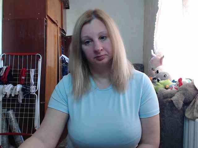 BustyBlondy webcam