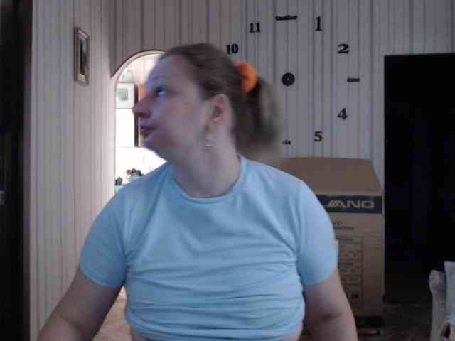 BustyBlondy webcam