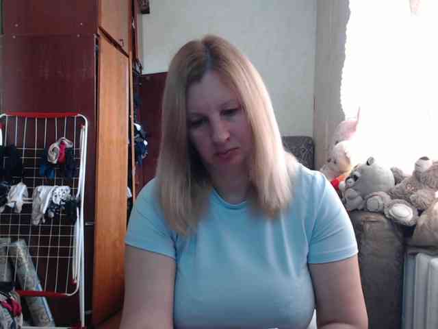 BustyBlondy webcam