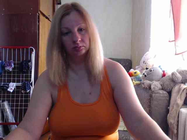 BustyBlondy webcam