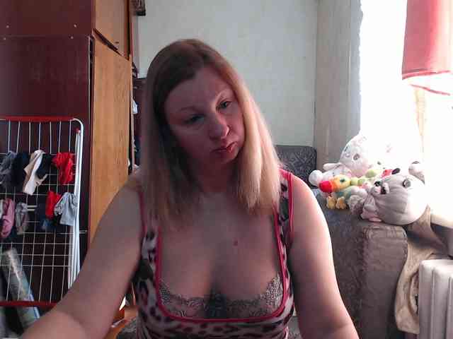 BustyBlondy webcam