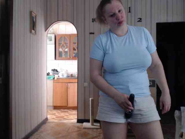 BustyBlondy webcam