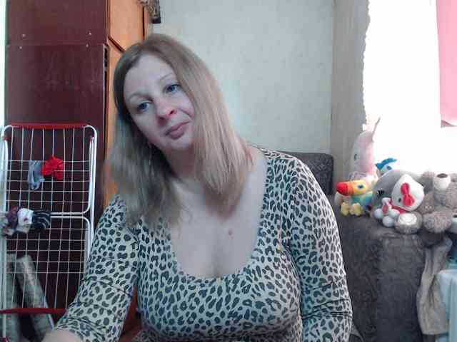 BustyBlondy webcam