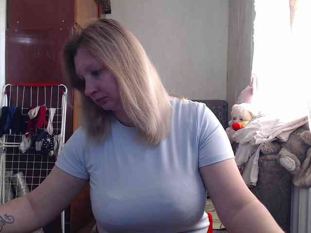 BustyBlondy webcam