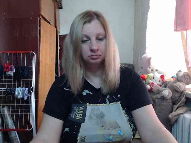 BustyBlondy webcam