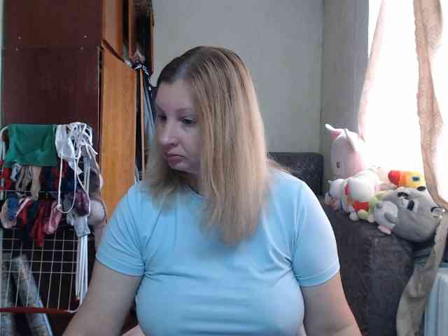 BustyBlondy
