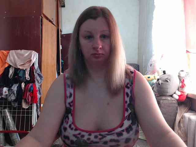 BustyBlondy webcam