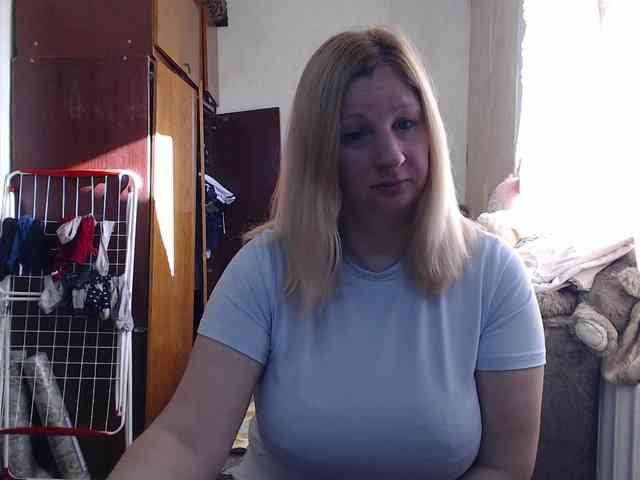 BustyBlondy webcam