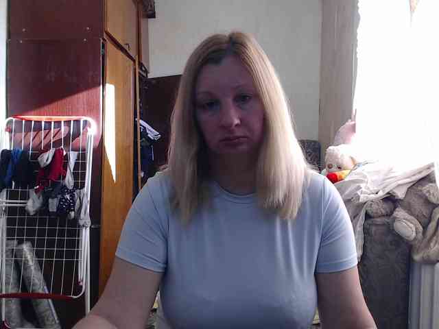 BustyBlondy webcam