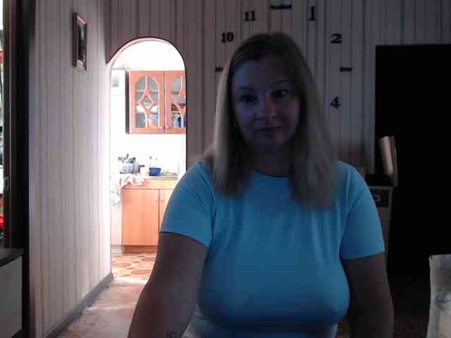 BustyBlondy webcam