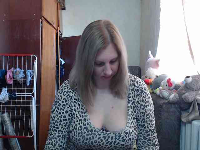 BustyBlondy webcam